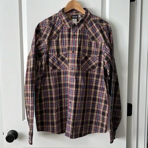 Patagonia men’s long sleeve button down shirt